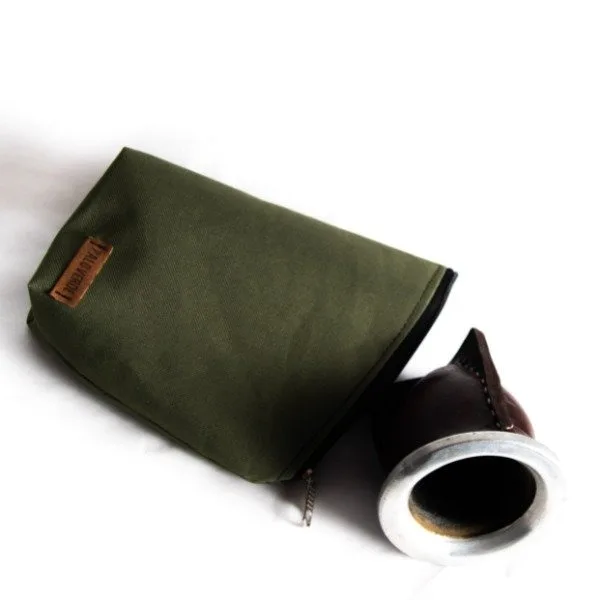 Sobre yerbero de tela cordura, impermeable con cierre. chau lata. hasta medio kg de yerba mate. color verde