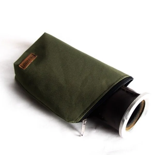 Sobre yerbero de tela cordura, impermeable con cierre. chau lata. hasta medio kg de yerba mate. color verde