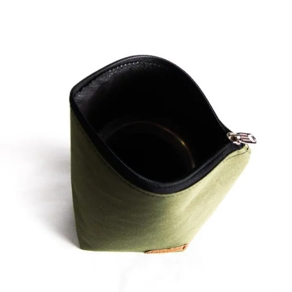 Sobre yerbero de tela cordura, impermeable con cierre. chau lata. hasta medio kg de yerba mate. color verde