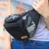 Riñonera urbana impermeable y reforzada Palo Verde con correa regulable. Riñonera de alta resistencia para uso diario en la ciudad, viajes, recitales y paseos con envío gratis en Argentina. color camuflado