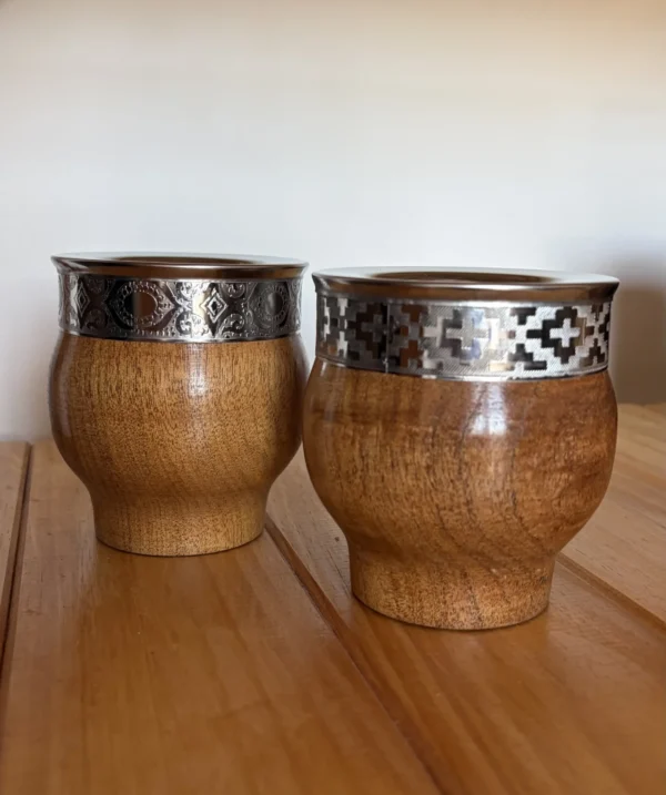 mate imperial de algarrobo encerado brilloso con virola y fleje de acero inoxidable pampa y abstracto